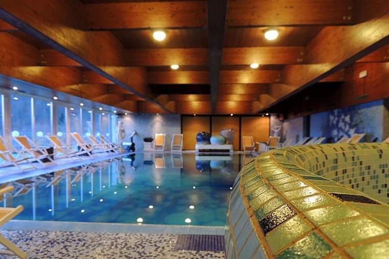 grand hotel astoria piscina